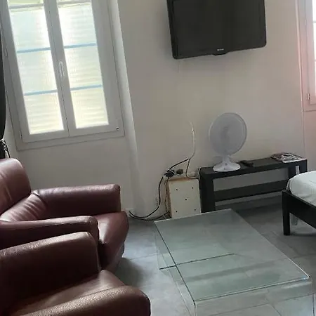 Le Suffren Meublé Apartamento