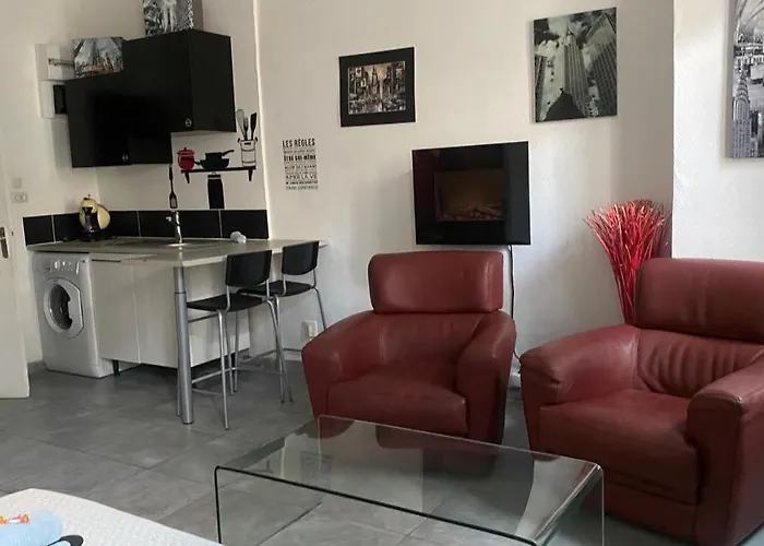 Daire Le Suffren, Classe Ventile ,wifi, A 100 M De La Toulon